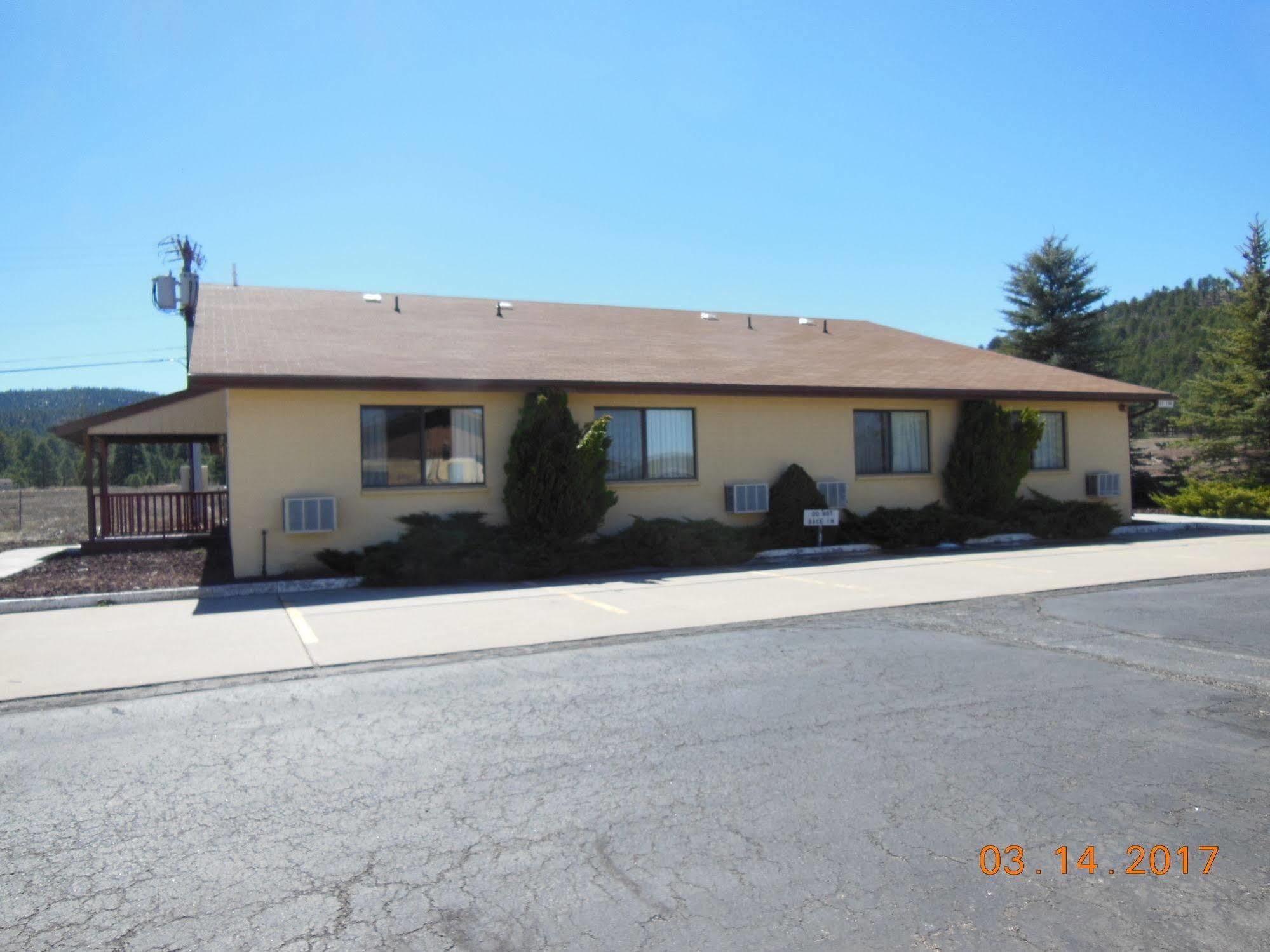 Super 8 By Wyndham Williams West Route 66 - Grand Canyon Area Exterior foto